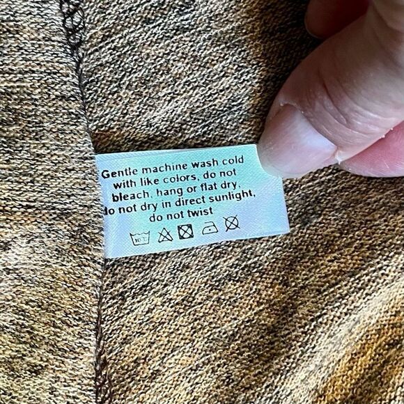 NWT Yak & Yeti Floral Front Pocket 3/4 Sleeve Tunic Small - Picture 11 of 11